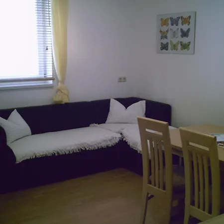 Rupert Und Jasmin Hauser Apartman *