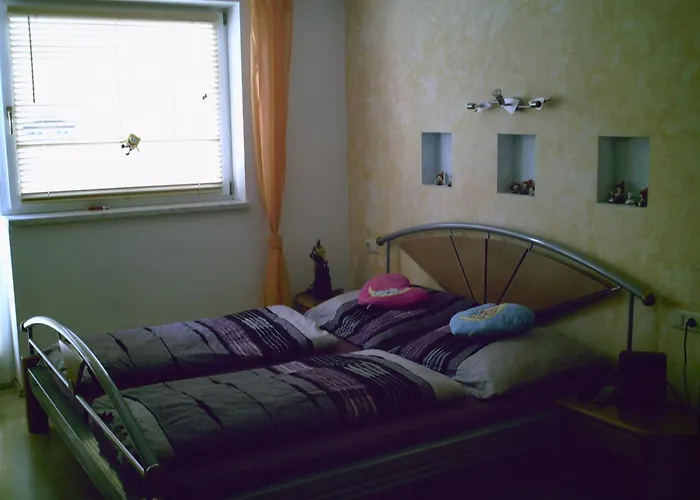 Rupert Und Jasmin Hauser *